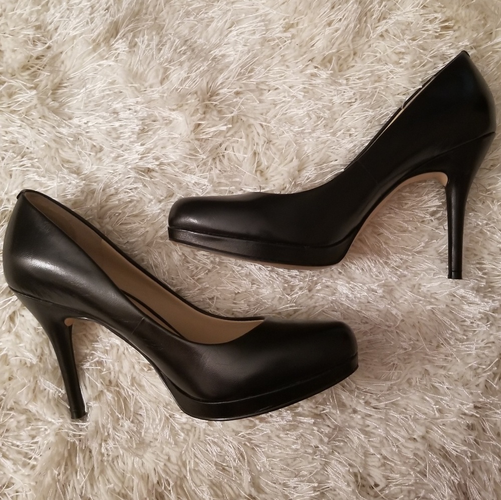 Black Platform Pumps